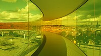 In de kleurencirkel van Olafur Eliasson, bovenop het ARoS Museum