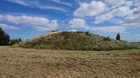 Grafheuvel met menhir
