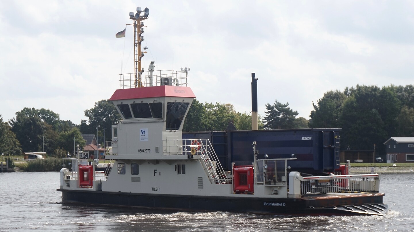 Hier keert de pont de truck.
