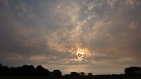 De eerste wolken! Veroorzaakt door de bosbrand.