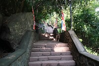 Trappen naar de grotten