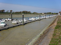 De boten liggen droog