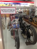 Dit is de originele Indian van Burt Monro! Zomaar in een hardware store in Invercargill! Wat vet!