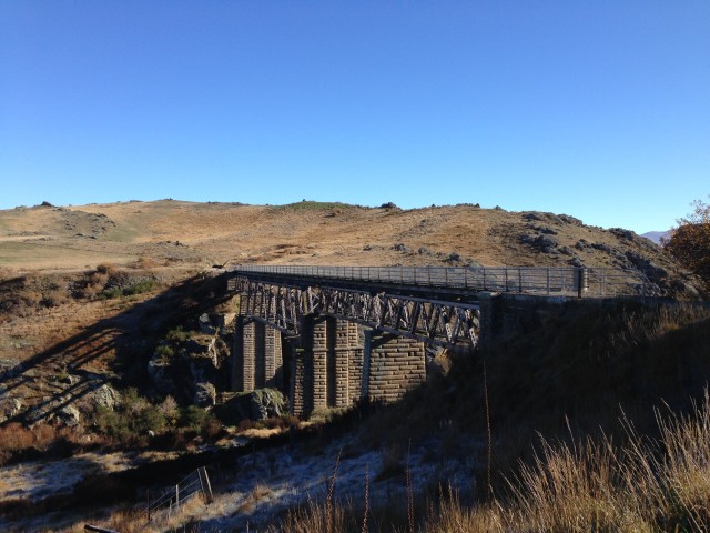 Poolburn Viaduct, met 37 meter de hoogste brug in de trail, in de morning frost!