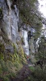 Kepler Track, toch een tikje spannend met die overhangende rotsen!
