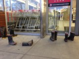 Kijk, daar staan ze. Gore = Gumboots!