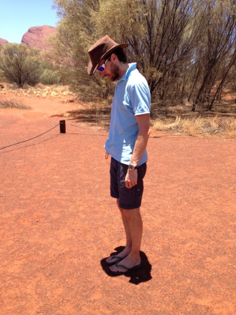 Op zich stond de zon vrij hoog om 12 uur @ Kata Tjuta
