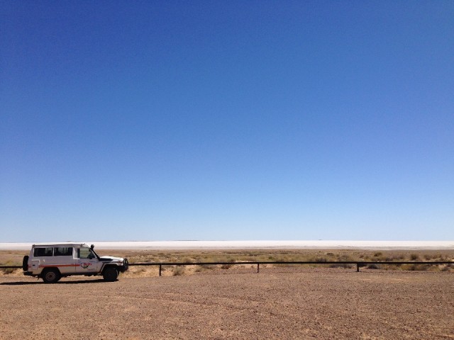 Lake Eyre salt lake, 12 m below sea level. Enorm!