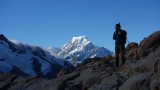 En kijk eens wie daar uit de wolken komt! Aoraki! Whaaa onbeschrijfelijk gaaf!