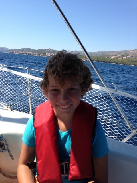 Lekker in de wind op de boot
