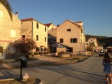 De gebouwen in Zlarin