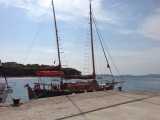 Boot naast ons in de haven, leuk