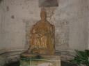 Het beschadigde beeld van St. Pierre in Aulnay