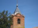 minstens 4 ooievaarsnesten op de kerktoren