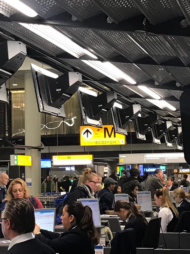 Peentjes zweten bij de incheckbalie..