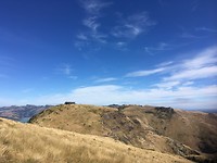Daar bovenop de andere berg is de Gondola