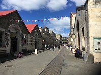 Toeristisch straatje Harbour Street