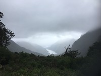 Vanaf ruim 700 meter hoogte een blik op de Doubtful Sound
