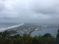 Uitzicht naar Pilot Bay, oceaan en Tauranga