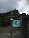 Top van Mount Manaia (420m) nog in de wolken