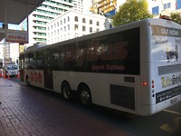 Sky bus naar het vliegveld, vanaf Customs Street East
