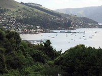 zicht vanaf de camping op Akaroa