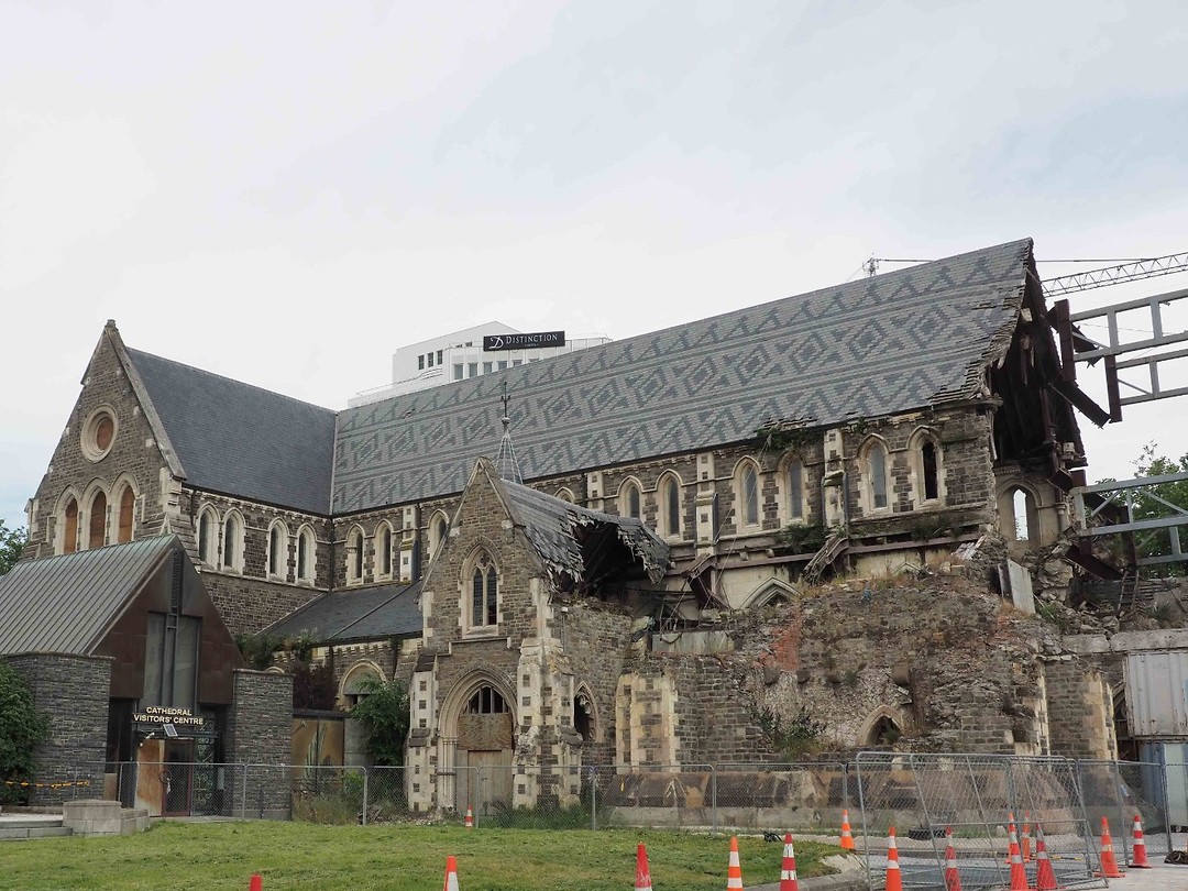 aardbeving schade kathedraal