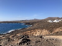 Aan de horizon ligt Costa Teguise