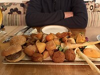 picapica: 14 tapas, buikje vol