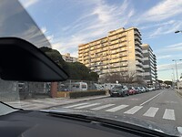en links staan de camperaars te genieten van hun vrijheid