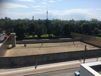 Zicht op de Berlijnse Muur vanuit de toren.