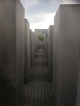 Midden in het monument