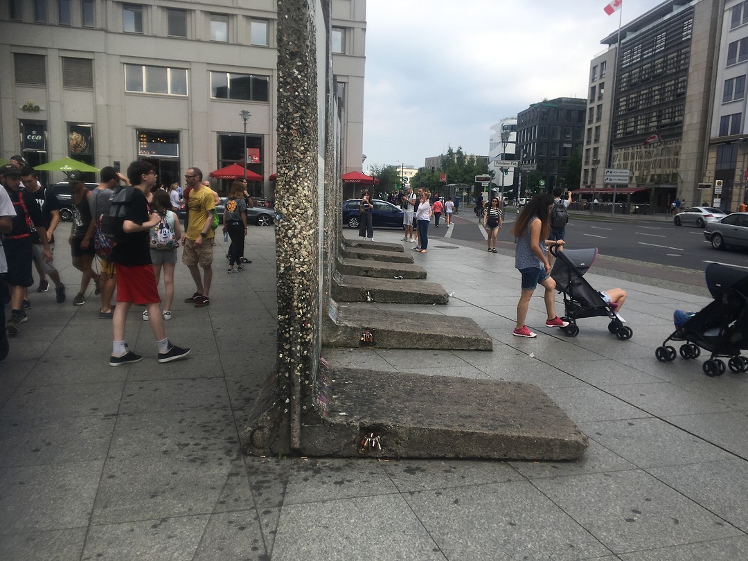 Stukjes muur op de Potsdamer Platz