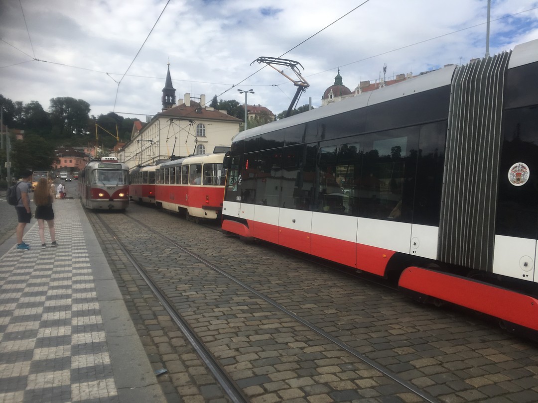 3 verschillende trams in Praag