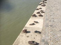Joods monument - Schoenen op de kade