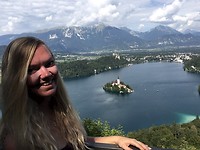 Na de stijle klim, het prachtige uitzicht vanaf Mala Osojnica