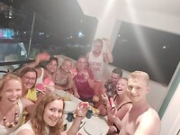 Gezelligheid op t balkon!