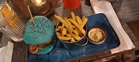 Een blauwe hamburger!