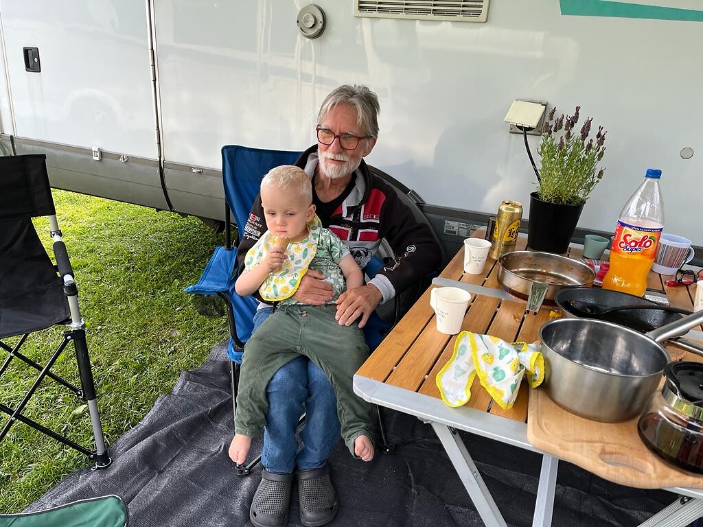 Op schoot bij Bestefar