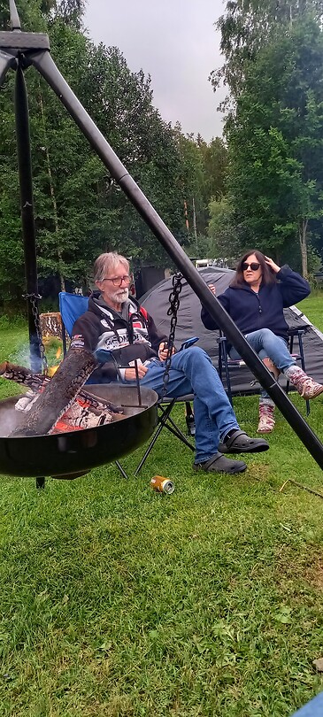 Papa en Åse bij t vuur