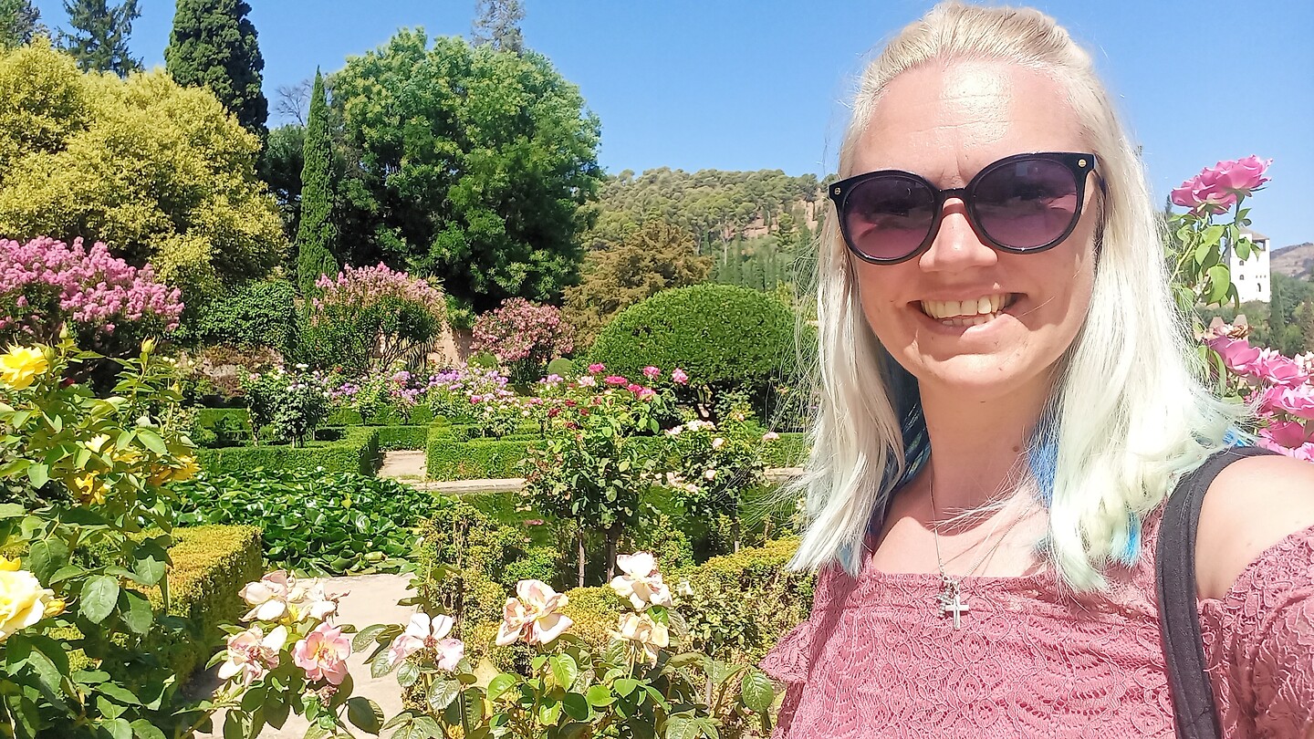 Met de bloemen van Jardines del Partal