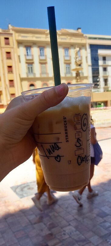 Mn iced chai latte!