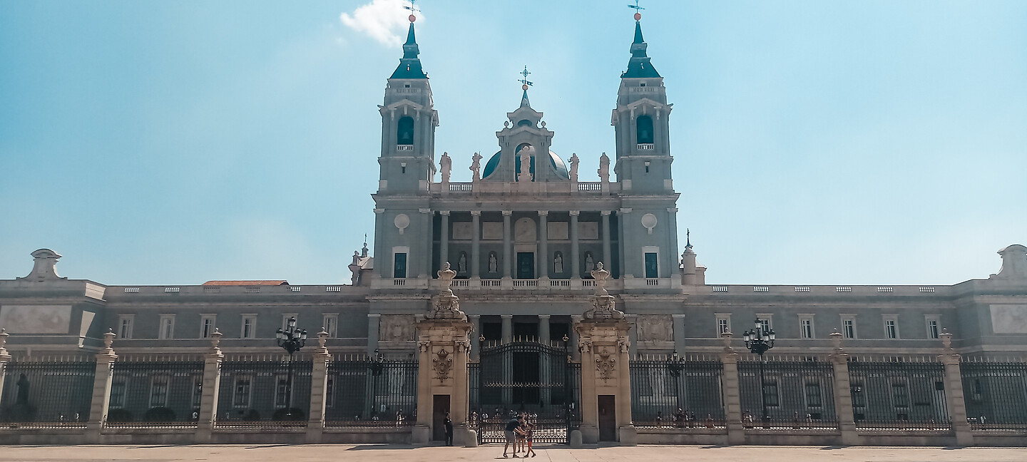 De kathedraal vanaf The Royal Palace