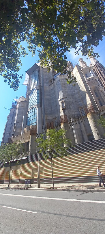 De achterkant van de kerk is duidelijk nog niet af, haha