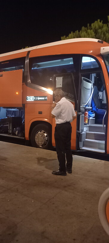 De bus en de buschauffeur. Bedankt maar weer, meneer!