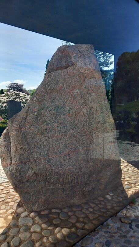 1000011028
