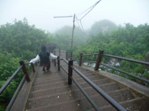 De zware tocht van Adam's Peak (Sri Pada)