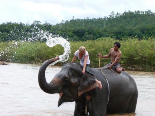 Wij vinden spelen met OT het leukste van Thailand.