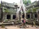 Met z'n tweetjes bij Ta Prohm...