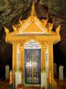 Herdenkingsmonument in de killingcave